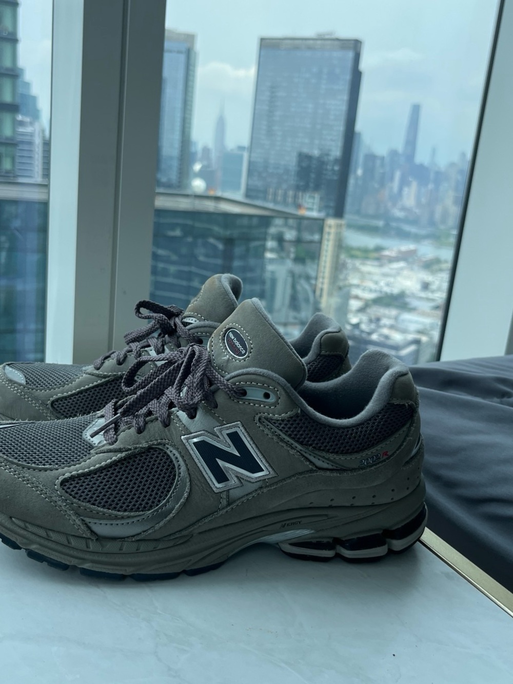 New Balance Men’s size 7 / Women’s 8.5 2002R